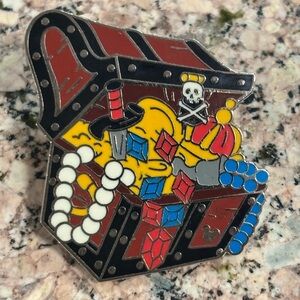 PIRATES OF THE CARIBBEAN 2004- TREASURE CHEST -CAST LANYARD COLLECTION PIN